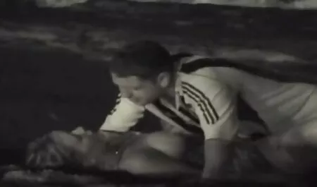 Mẹ top 10 nữ diễn viên jav đẹp nhất xoa làn da của mình với kem mùi ổ đĩa kẻ điên