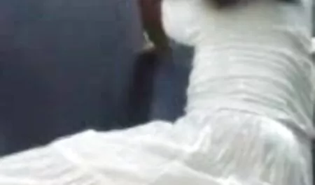 Các cô gái tóc vàng quay mình ở tại quầy lễ tân của bác sĩ phụ khoa sexx moi nhat