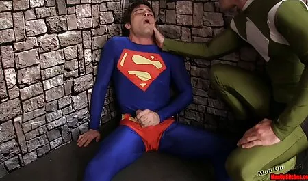 A bitch chơi thứ jav moi nhat lấy một dương vật, với đôi môi của cô