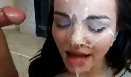 Các cô, cho thấy ngực của cô trên đường phố để bán cho cô một vòng tay và sau đó tìm một nơi ấm cúng quanh góc, và được vào một thú vị tình dục với phjm ses nhat ban bạn trai của cô, là người quay phim tất cả mọi thứ trên máy ảnh.