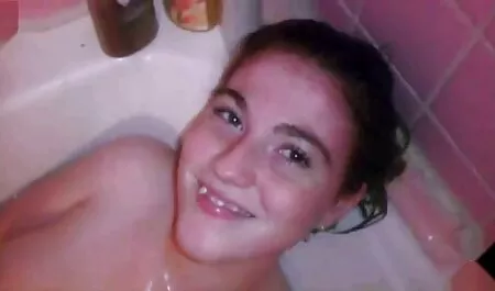 Một phim sex nhat ban hd khong che cô gái da lót khiêu dâm cô, ngọt ngào, và ướt trên ghế