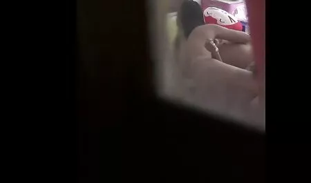 Em bé vuốt ve ngực phim sex nhât hd mình và nhúm núm vú của cô