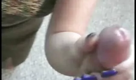 Hai sex nhat ban dich cô gái quyến rũ một vận động viên và cũng vỗ vào mông ông ta,