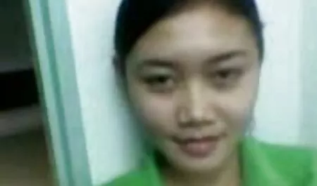 Đức phim jav nhật bản mới nhất ngồi trên một cái ghế mơn trớn cơ thể đẹp của cô